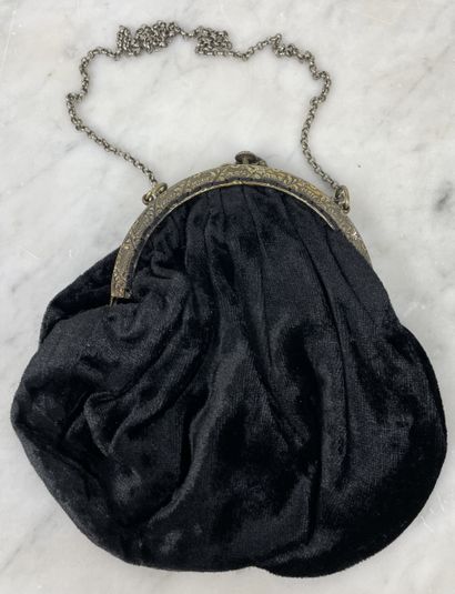 Ensemble composé de trois sacs de soirée,...