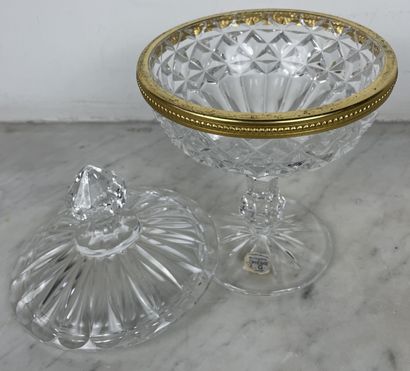 Bohemian crystal bonbonnière Mid 20th century
Cut-crystal...