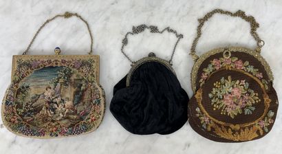 Ensemble composé de trois sacs de soirée,...