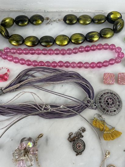 Assorted costume jewelry sets - Necklaces,...