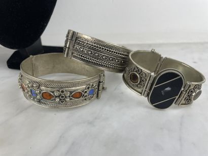 Silver-plated costume jewelry set - Bracelets,...