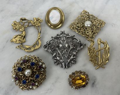 Set of seven fancy brooches, gilt and silver-plated...