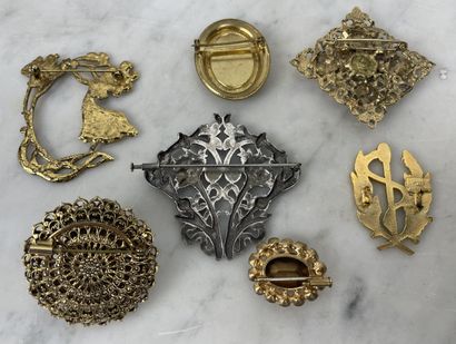 Set of seven fancy brooches, gilt and silver-plated...
