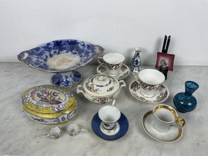 Lot of porcelain/faïence and glass (Europe,...