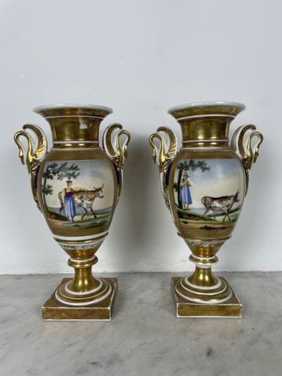 Pair of covered vases After Sèvres, porcelaine...