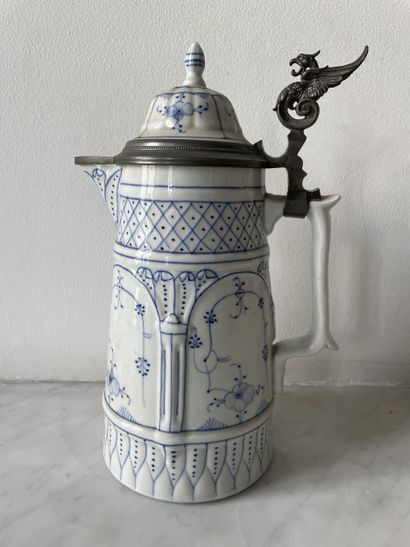 Covered porcelain jug with blue decoration...