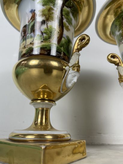Pair of cornet vases After Sèvres, porcelaine...