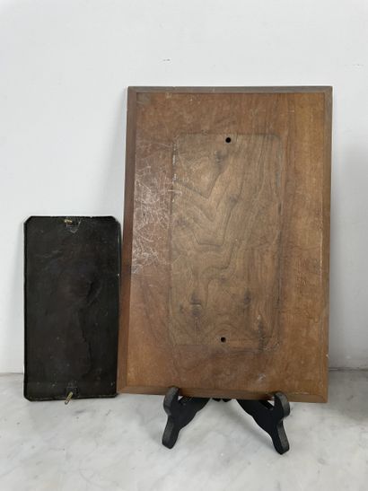 Deux plaques en bas-relief, alliage cuivreux...