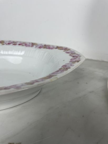 Fraureuth Rose-decorated porcelain service
White...