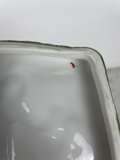 Rectangular porcelain box Decorated in relief...