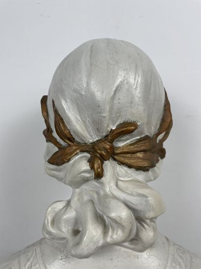 Buste féminin à la couronne de laurier, plâtre...