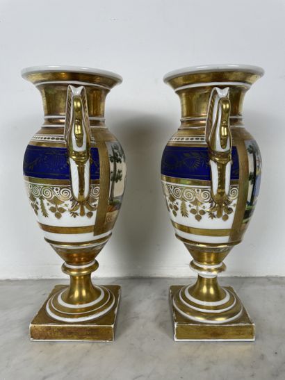 Pair of covered vases After Sèvres, porcelaine...