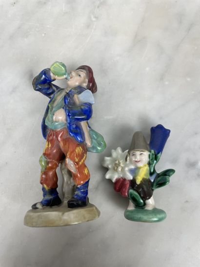 Lot of small ceramic and glass figurines:...