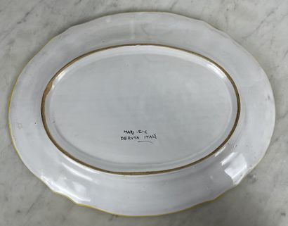 Large oval dish in Deruta (Italy) earthenware,...