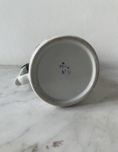 Covered porcelain jug with blue decoration...