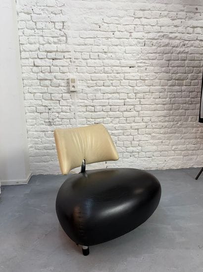 LEOLUX (XX century) Pallone armchair, Roy...