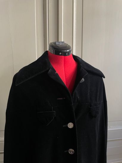 Ted Lapidus Long black velvet cape

Long...
