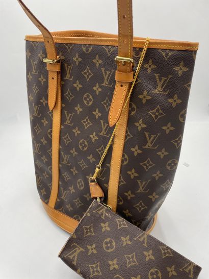 Louis Vuitton Bucket GM
Monogram canvas bucket...