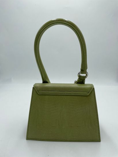 Jacquemus Le Chiquito Moyen Bouclé Bag
Bouclé...