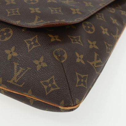 Louis Vuitton Musette
Shoulder bag in Monogram...