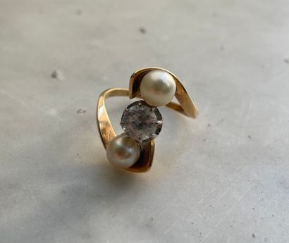 18K gold ring, faceted topaz and cultured...