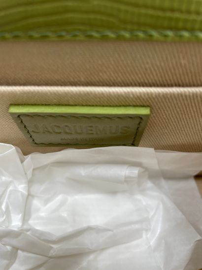 Jacquemus Le Chiquito Moyen Bouclé Bag
Bouclé...