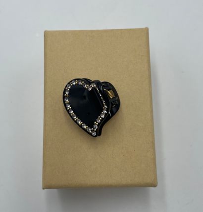 Gucci Interlocking G Heart Hair Clip
Plastic...