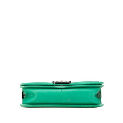 Chanel Boy Flap Bag
Herringbone leather shoulder...