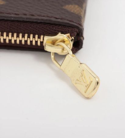 Louis Vuitton Neverfull Pochette
Removable...