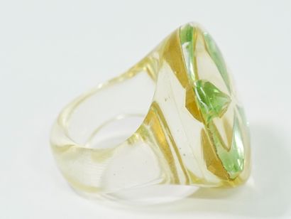 Chanel Vintage CC Ring
Resin ring by Chanel.
Clover-shaped...