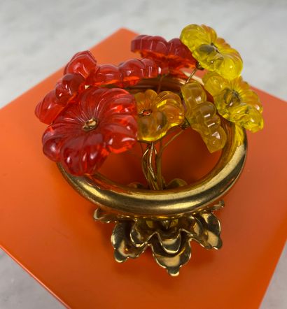 Circular gilded metal brooch with bouquet...