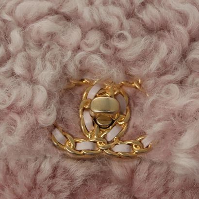 Chanel Shearling Pink
Shoulder bag in pink...
