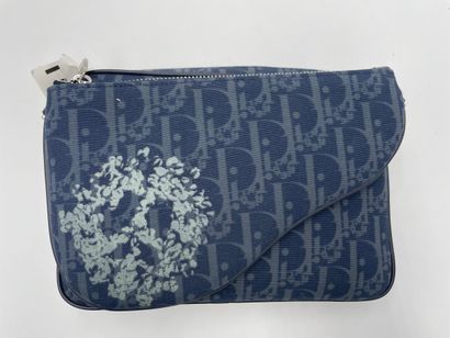 Dior Saddle Triple Pouch
Oblique canvas cross-body...