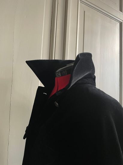 Ted Lapidus Long black velvet cape

Long...