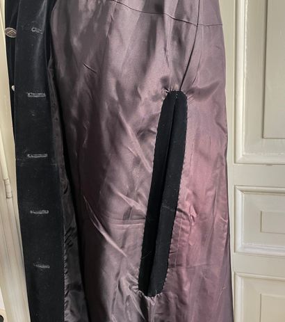 Ted Lapidus Long black velvet cape

Long...