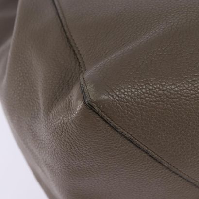 Céline Phantom Cabas
Phantom Cabas leather...