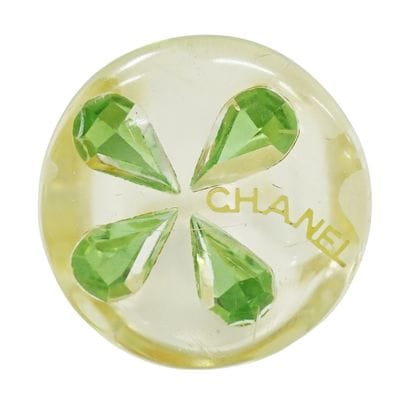 Chanel Vintage CC Ring
Resin ring by Chanel.
Clover-shaped...