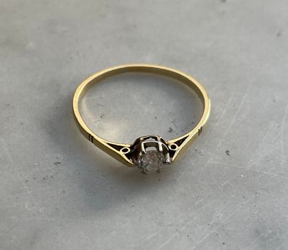 18K gold ring, XX century diamond
Fine-set...