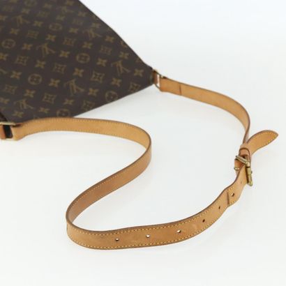 Louis Vuitton Musette
Shoulder bag in Monogram...