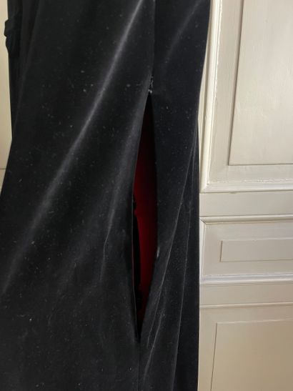 Ted Lapidus Long black velvet cape

Long...