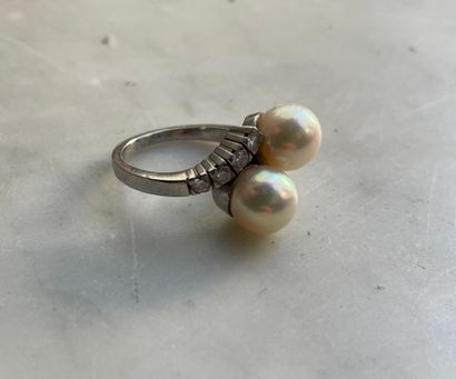 Ring in 18K white gold with cultured pearls...