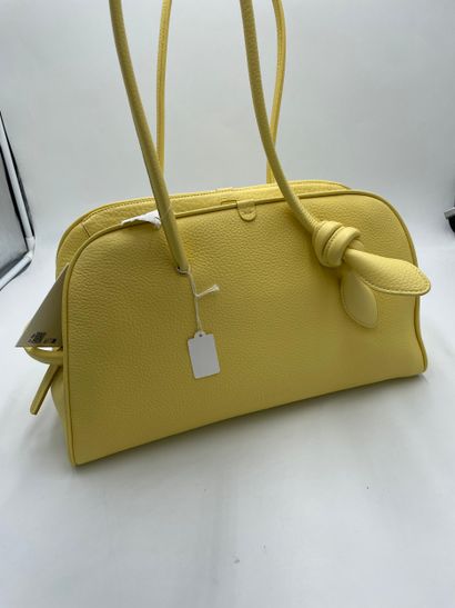 Jacquemus Le Bambino Flap Bag
Canvas flap...