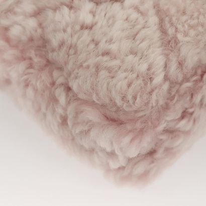 Chanel Shearling Pink
Shoulder bag in pink...