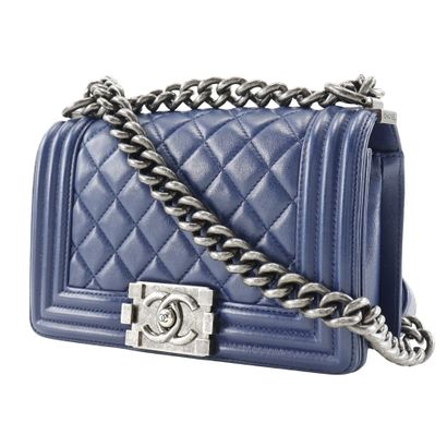 Chanel Boy Bag
Quilted leather shoulder bag,...