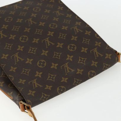 Louis Vuitton Musette
Shoulder bag in Monogram...
