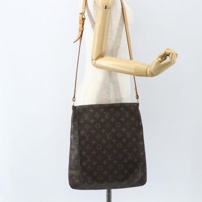 Louis Vuitton Musette
Shoulder bag in Monogram...