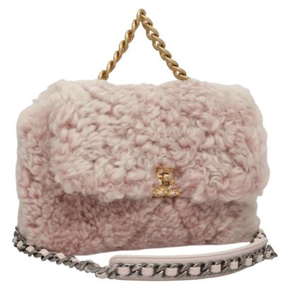 Chanel Shearling Pink
Shoulder bag in pink...