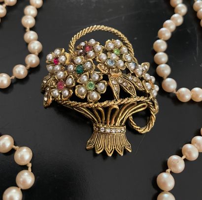 Lot including a fancy brooch and a three...