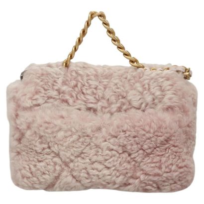 Chanel Shearling Pink
Shoulder bag in pink...