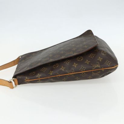 Louis Vuitton Musette
Shoulder bag in Monogram...
